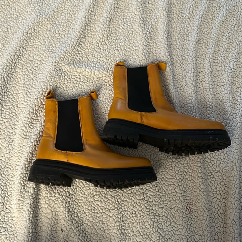 MIZ MOOZ Lizette Chelsea Boot size 40 (9-9.5)